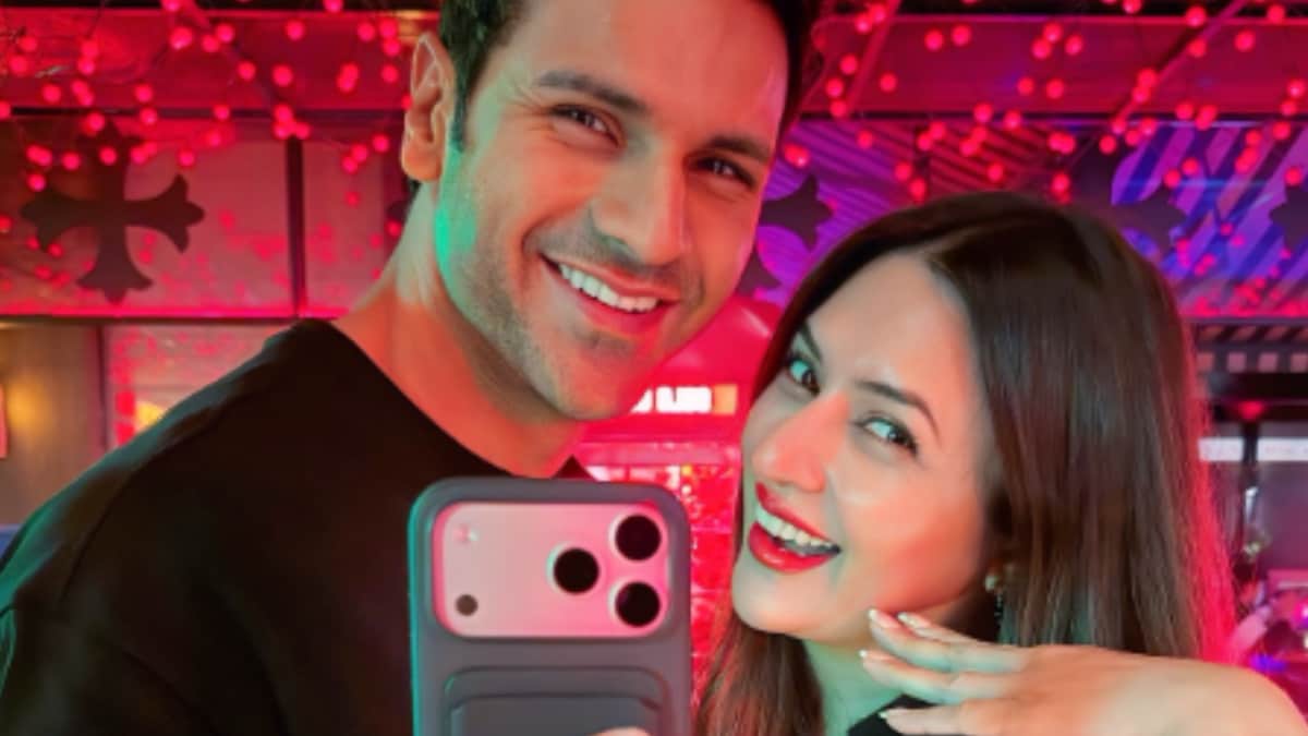 Divyanka Tripathi Celebrates Vivek Dahiya’s Birthday In China: ‘Late Night Partying To Exploring Gadgets’