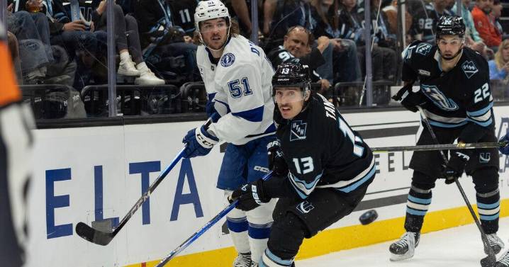 Guentzel scores in the 3rd period as the Lightning beat the Mammoth 4