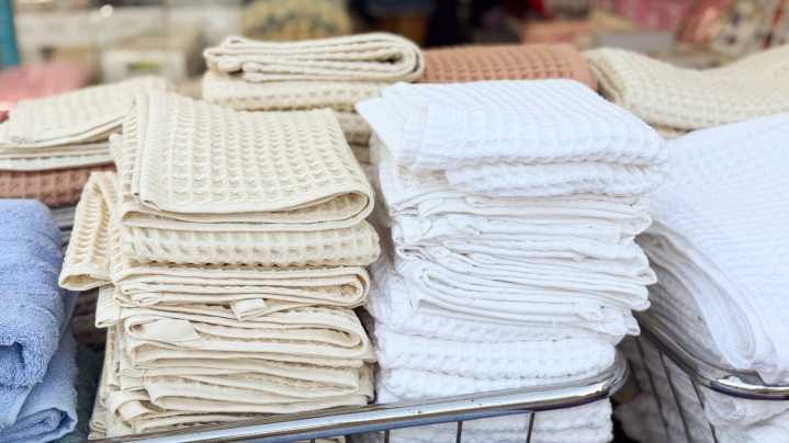 9 Best Materials To Look For When Buying New Kitchen Towels