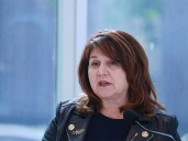 Alberta seeks to change existing drug coverage, allow physicians to work in public and private sectors