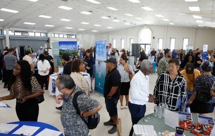 U.S. jobless rolls jump as shutdown clouds labor data