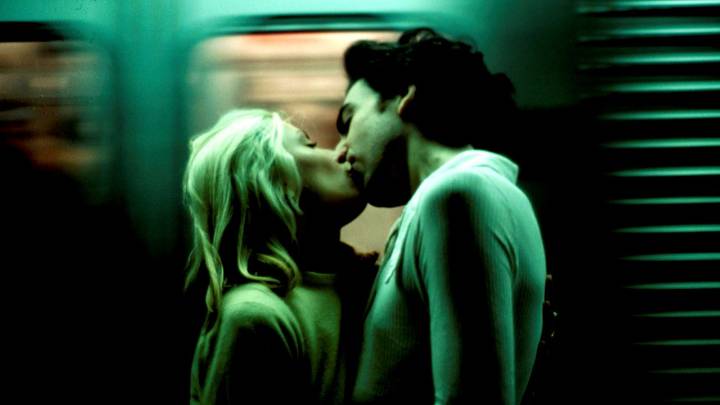 Five of the Year’s Most Googled Relationship Questions, Answered