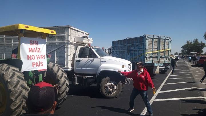 Productores bloquean carreteras en Irapuato; acusan falta de respuesta del Gobierno Federal