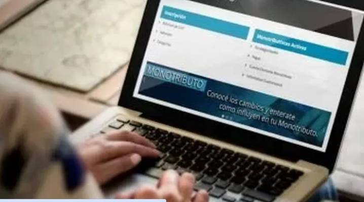 El Gobierno analiza eliminar Monotributo y bajar piso de Ganancias