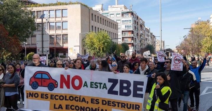 Los "damnificados" por la Zona de Bajas Emisiones de Granada piden su eliminación al ser “la más injusta de Andalucía”
