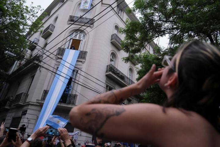 Electoral defeat exposes weaknesses of Argentina's Peronist opposition