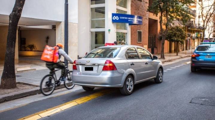 Tránsito en Argentina: 7 de cada 10 conductores conoce las reglas de prioridad, según CECAITRA