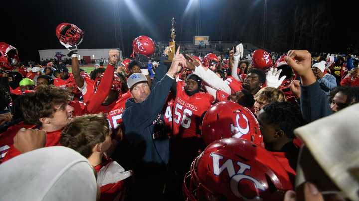 See photos as Ridgeland football battles Warren Central in MHSAA 6A playoffs