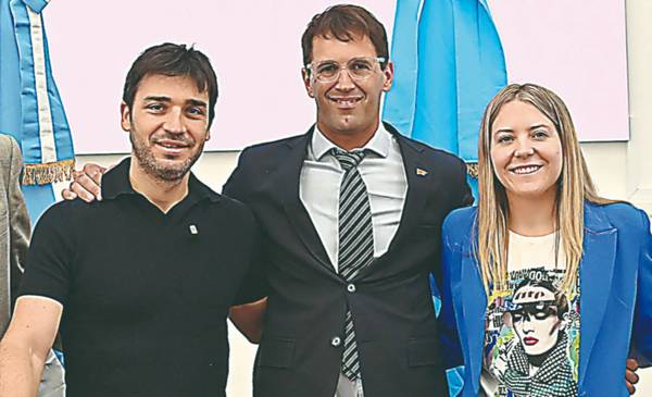 Torres puso en funciones de manera oficial al nuevo ministro de Producción y a la secretaria de Coordinación de Gabinete