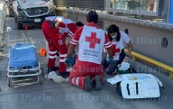 Mujer es atropellada por ambulancia; se encuentra grave