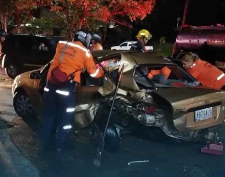 Un lesionado deja aparatoso accidente en avenida España