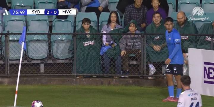 Piero Quispe empieza a demostrar su importancia en Sydney FC con una asistencia precisa que resolvió el duelo contra Melbourne Victory