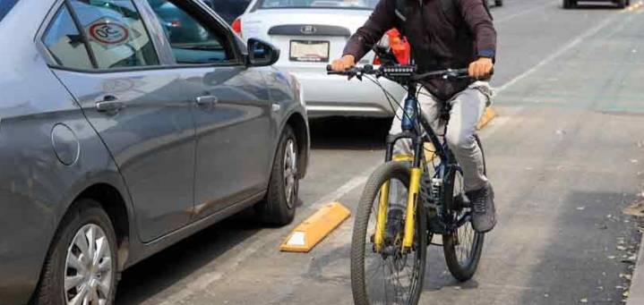 Multas de hasta 11 mil pesos por invadir ciclovías en Puebla