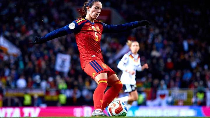 Aitana Bonmatí se rompe el peroné durante un entrenamiento con la selección