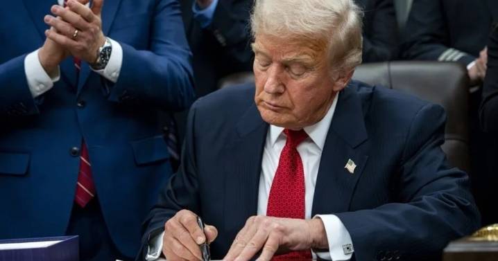 Presidente Trump firma la ley que pone fin al cierre de Gobierno más largo de la historia