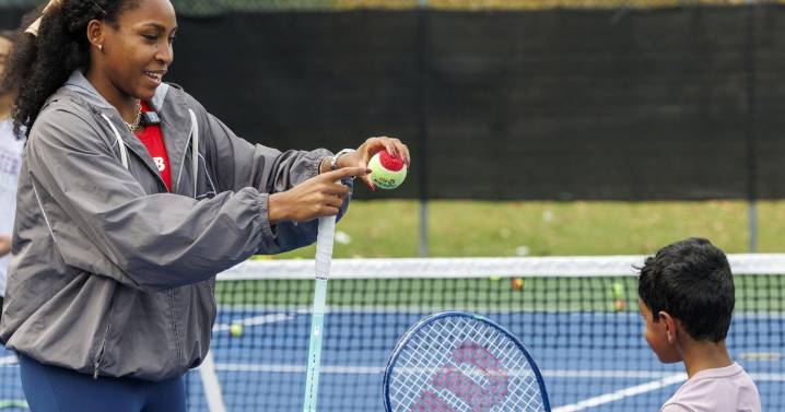 U.S. tennis star Coco Gauff makes a surprise appearance at Joe Brown Park. See why.