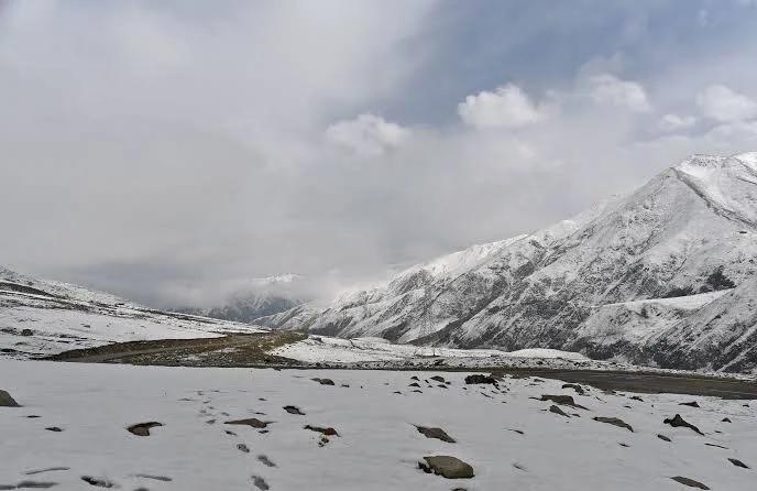 Gulmarg, other parts receive light snowfall, rains lash plains