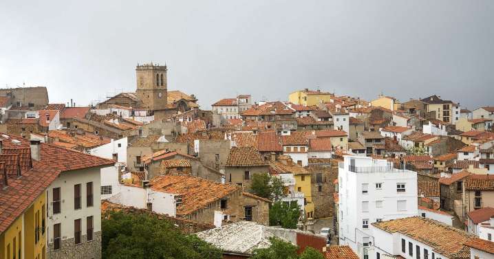 El pueblo más alto de la Comunidad Valenciana ofrece vivienda bonificada para evitar el cierre de su única farmacia