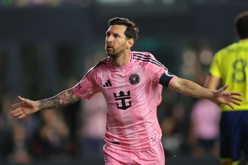 Lionel Messi scores twice, Inter Miami advances past Nashville