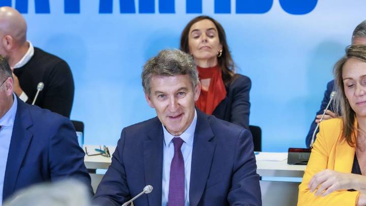 Feijóo replica a Abascal y pide “seriedad” para negociar un sucesor de Mazón