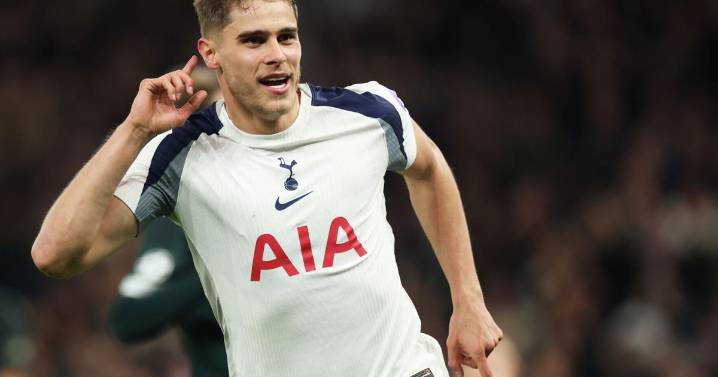 Bayern and Liverpool earn statement wins as Van de Ven scores 90