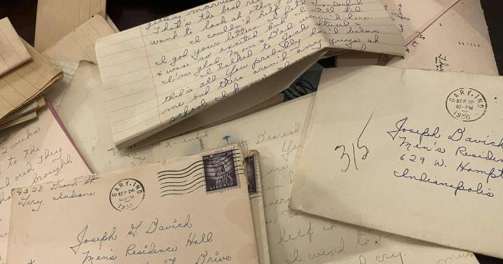 Davich: Box of love letters from 70 years ago reveals young dreams, hopes, plans