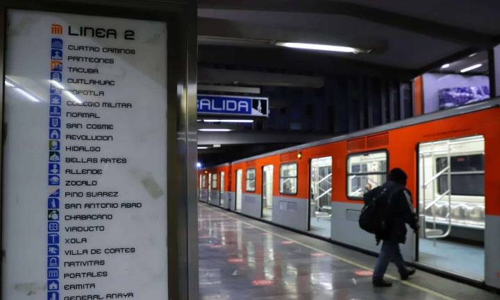 Metro CDMX: usuarios reportan retrasos y trenes detenidos en siete líneas del STC