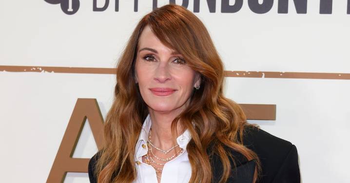 Julia Roberts Changed Her Signature Hair Color for the Holidays