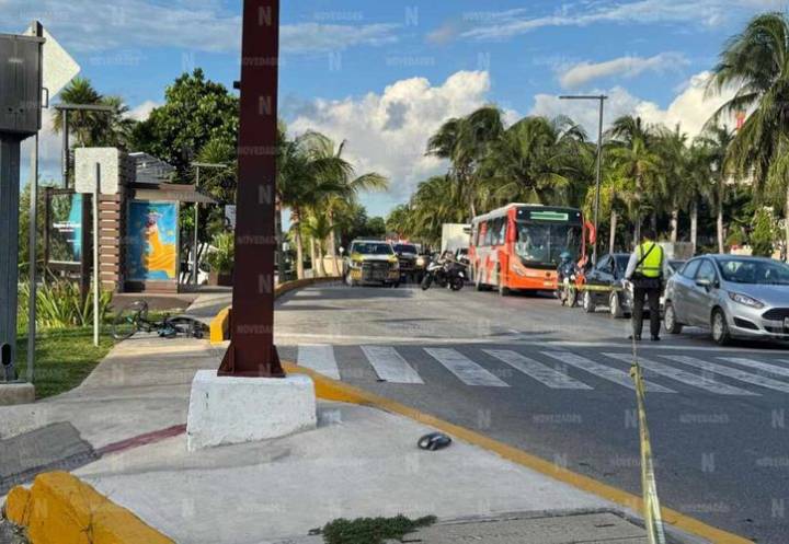 Cancún: ciclista muere atropellado por conductora en la Zona Hotelera