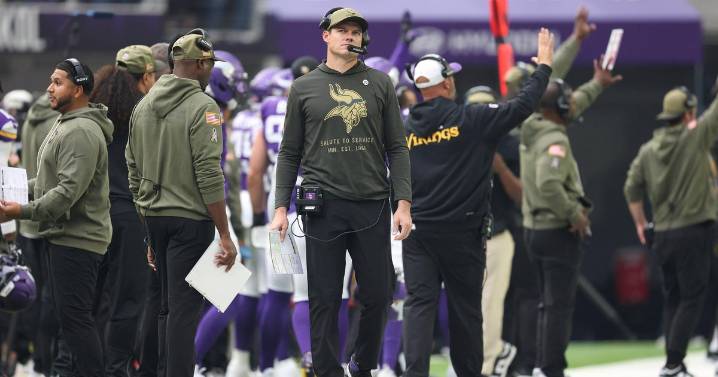 Minnesota Vikings' O'Connell navigates challenges of QB training on the fly