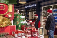 Shoppers’ holiday spending could help keep the economy humming