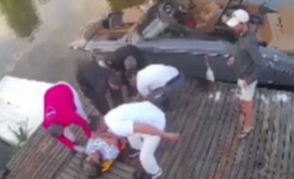 Una mujer iba en lancha y recibió un disparo en el pulmón