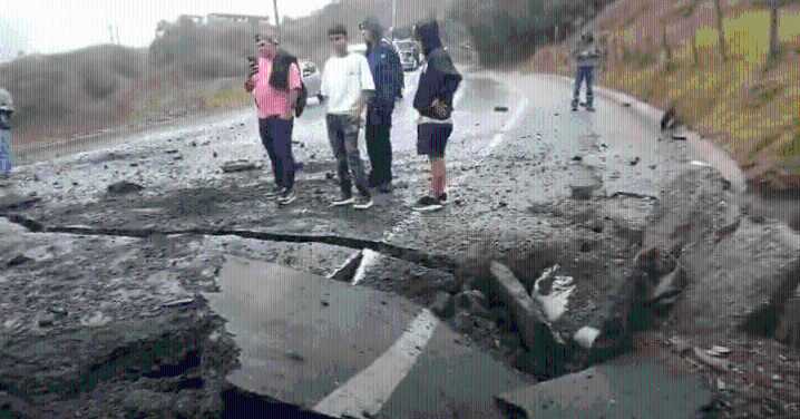 Grupos armados dinamitan carretera que comunica a Medellín con el Caribe colombiano