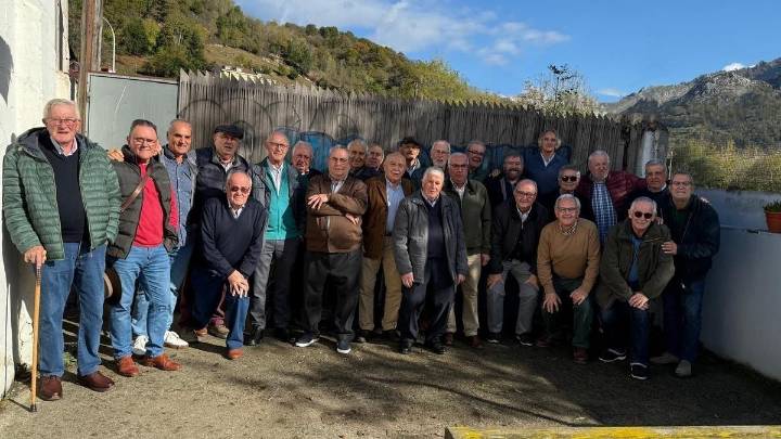 Reunión de exalumnos del colegio de Segunda Enseñanza de Laviana