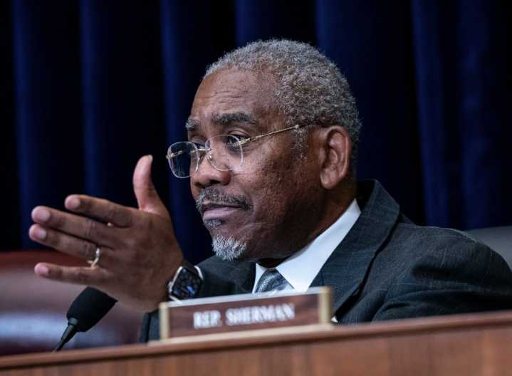 Demócratas de la Cámara de Representantes presionan para que se vote la prohibición de una acción militar en Venezuela