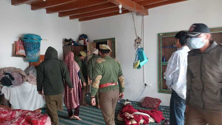 J&K Police Conducts Raids To Crackdown On Natives Helping Terror Operatives