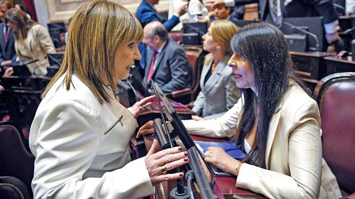 Villaverde enreda al oficialismo y tensiona su interna