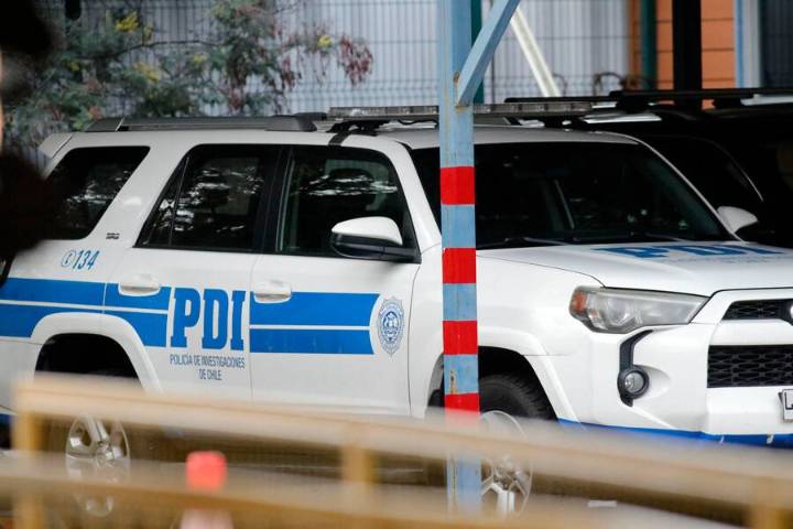 Niño de 11 años muere tras caer desde el piso 16 de un edificio en San Miguel: PDI indaga el caso