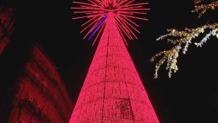 Vigo prende as luces dun Nadal que fascina a milleiros de persoas