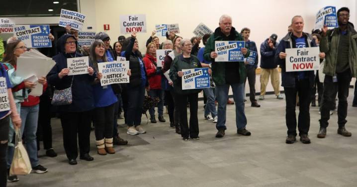 LCC faculty rally as contract negotiations continue