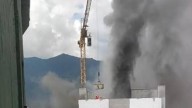 Rescate de película: con una grúa salvaron a obrero atrapado en un incendio en Caldas