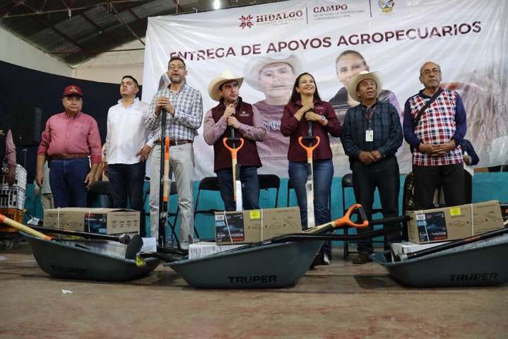 Entrega Saderh proyectos agropecuarios en Chapulhuacán y Jacala
