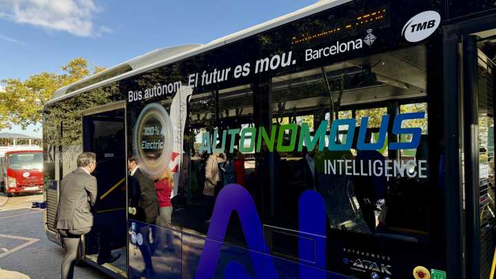 Barcelona estrena el autobús del futuro: un vehículo sin conductor que ya puedes probar en Montjuïc