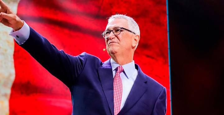 Grupo Salinas alista defensa legal por cobros del SAT