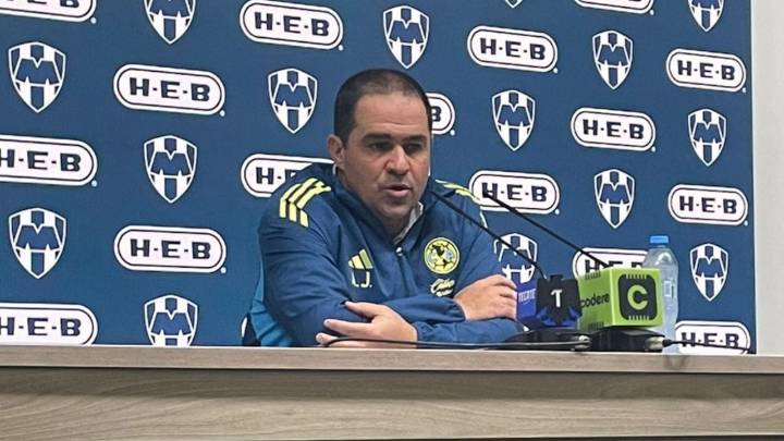 Jardine estalla contra el arbitraje tras derrota ante Rayados: “Fue una vergüenza”