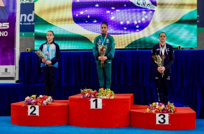 Juana Azerman, campeona por equipos y bronce individual