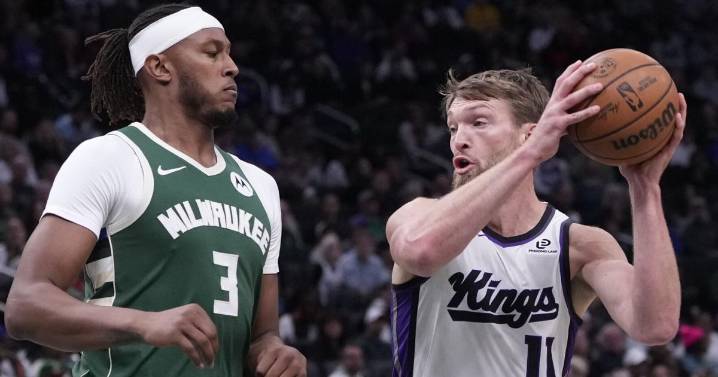 Bucks center Myles Turner gets 1st glimpse at visiting locker room in his return to Indianapolis