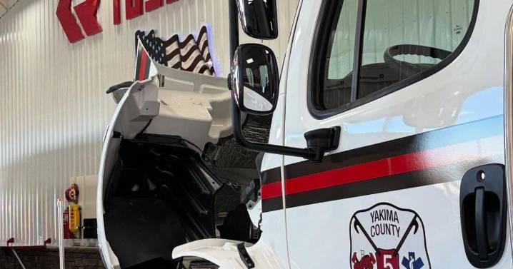 Yakima County deputies, firefighters rescue man in canoe accident