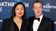 Mark Zuckerberg Gives Off Majorly Awkward Vibes In New Photo With His Wife