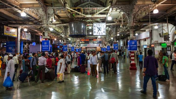 McDonald’s, KFC and other major brands may soon open stalls at railway stations